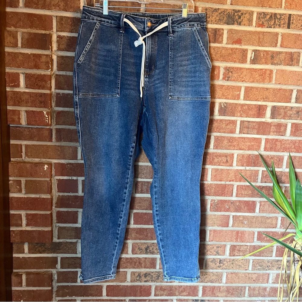 Judy Blue Women 16W Mid-Rise Drawstring Denim Utility Joggers Porkchop Pockets